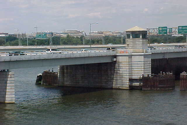I-395 northbound Arland D. Williams Jr. Memorial Bridge over the Potomac River between Arlington, Virginia and Washington, DC